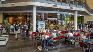 Onzekerheid over toekomst restaurantpersoneel bij einde cateringcontract Cirfood